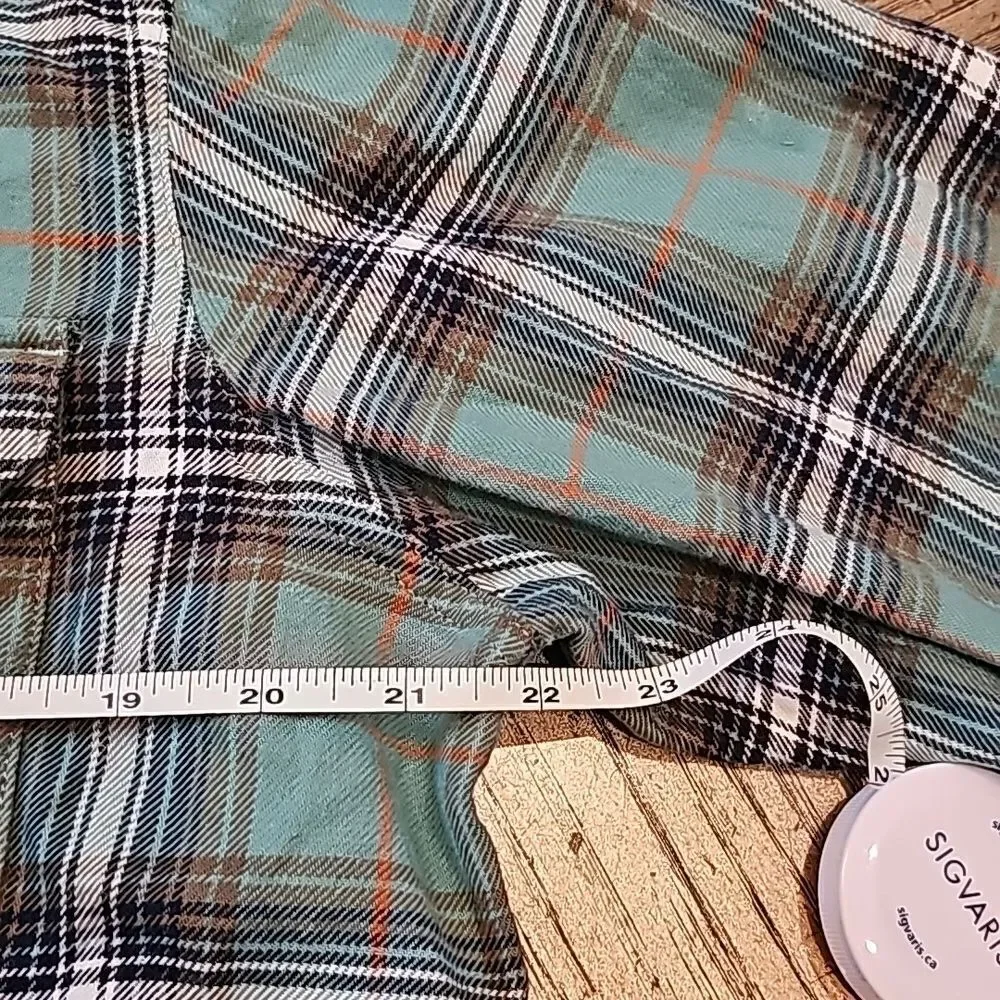 Levi's M relaxed plaid button down shirt